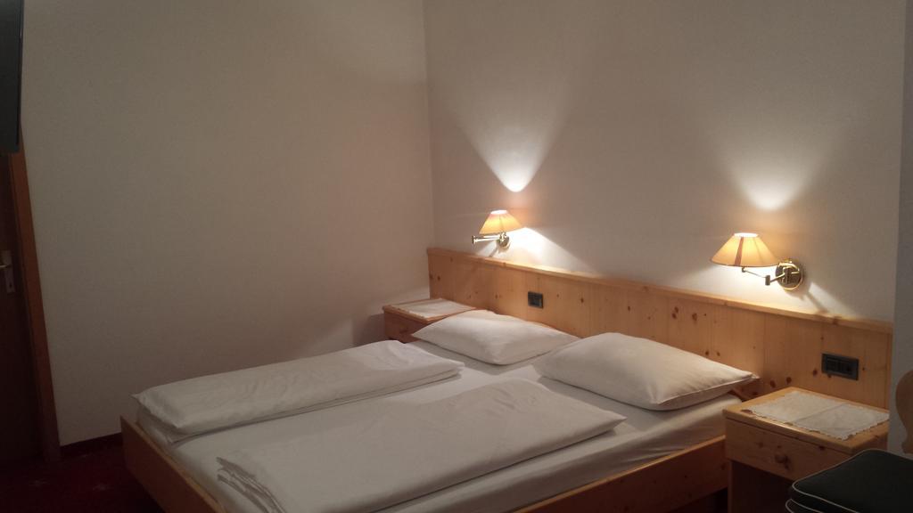 Hotel Garni Gardena - Appartments Santa Cristina Val Gardena Zimmer foto